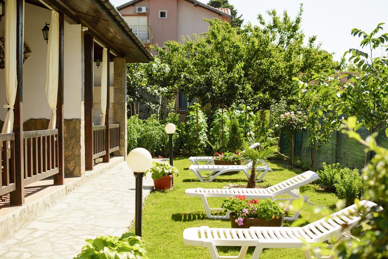 Villa Yanevi ロゼネッツ エクステリア 写真