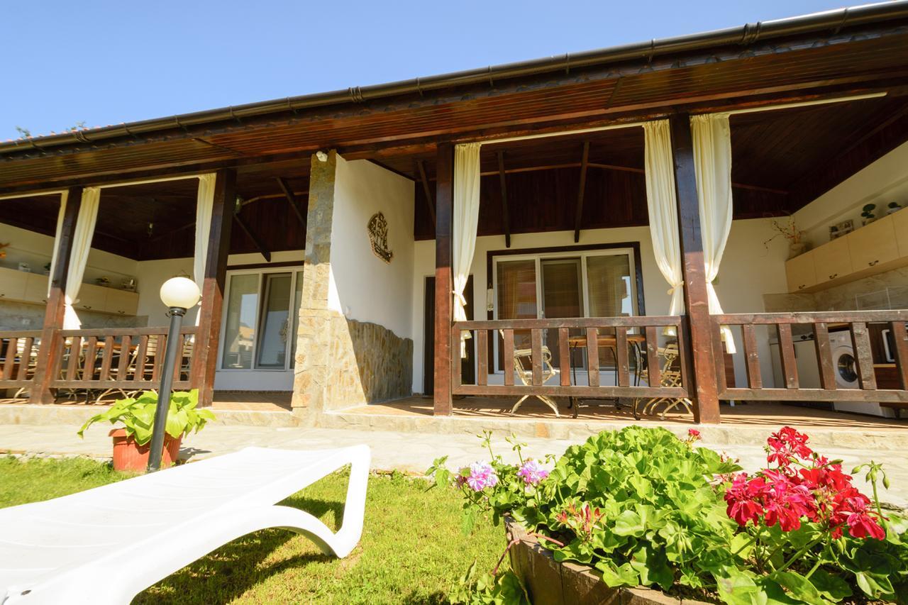 Villa Yanevi ロゼネッツ エクステリア 写真