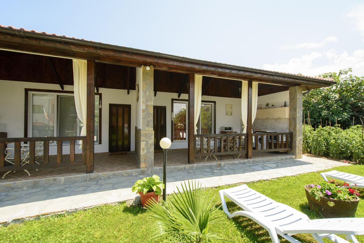 Villa Yanevi ロゼネッツ エクステリア 写真