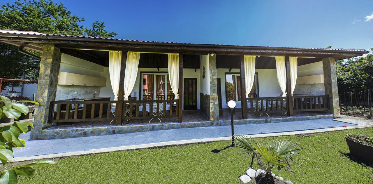 Villa Yanevi ロゼネッツ エクステリア 写真